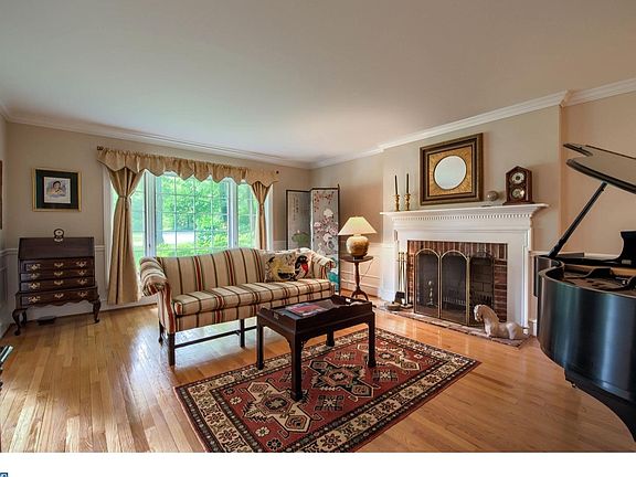 5th image of 202 Greenock Dr