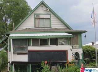 2918 R St, Omaha, NE 68107