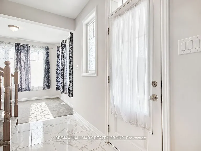 221 Merak Way — Photo 3