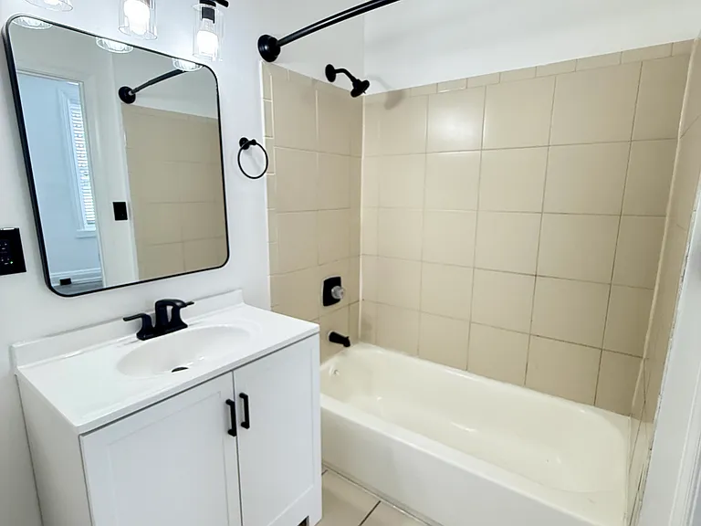 1015 Cathedral St #4 — Photo 7