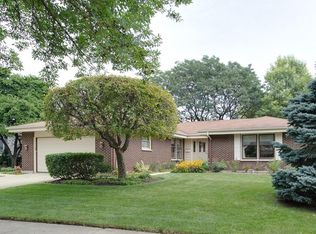 1135 S Fernandez Ave, Arlington Heights, IL 60005