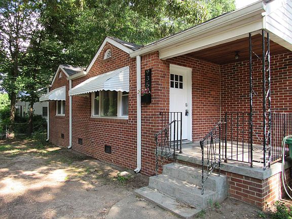 3rd image of 935 Ewing Dr
