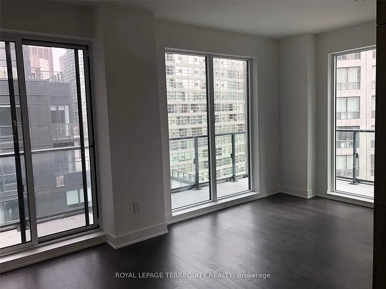 955 Bay St #803 — Photo 9