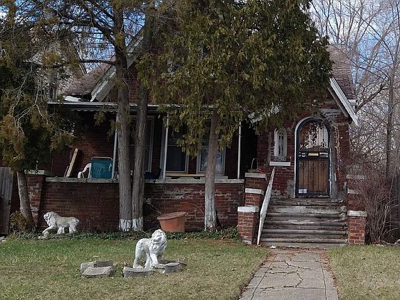 2nd image of 18425 Fairport St