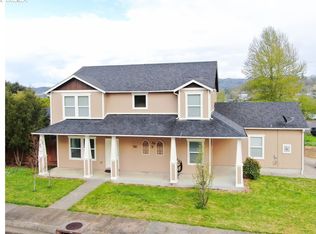 780 Umpqua View Dr, Roseburg, OR 97471