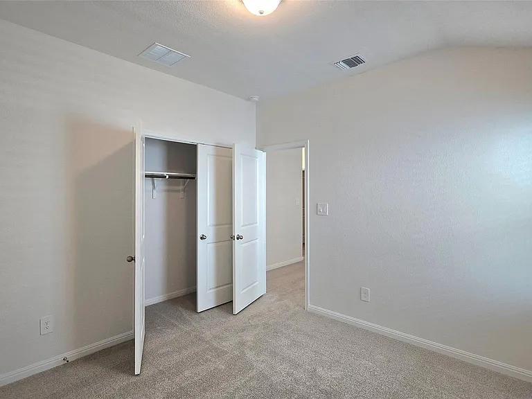 122 Holmby Dr — Photo 20