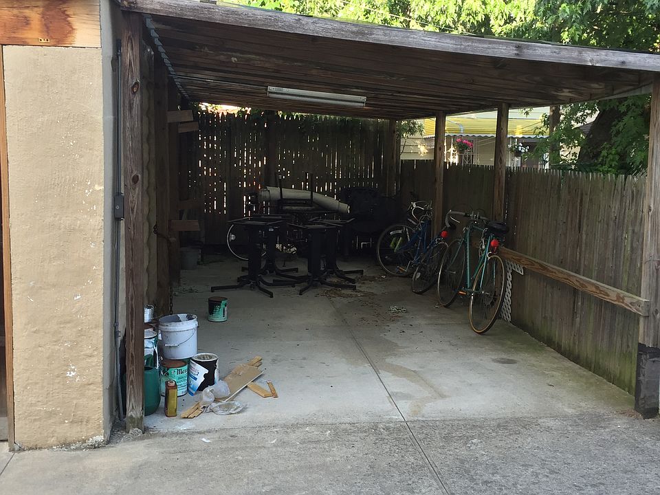 2nd image of 823 E 48th St