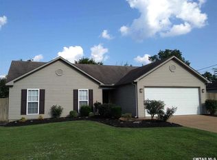 88 Woods Edge Dr, Jackson, TN 38301