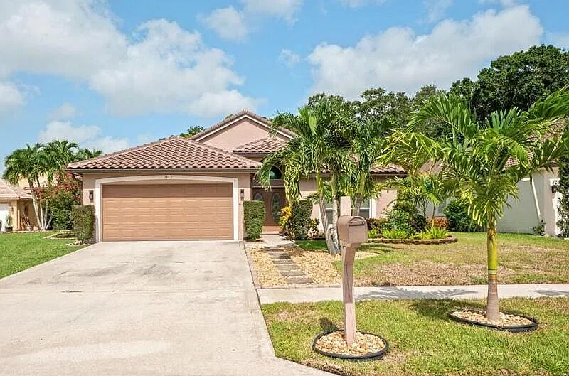 1842 Oak Berry Cir