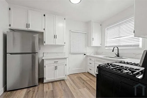 4320 Santa Rosalia Dr #B — Photo 3