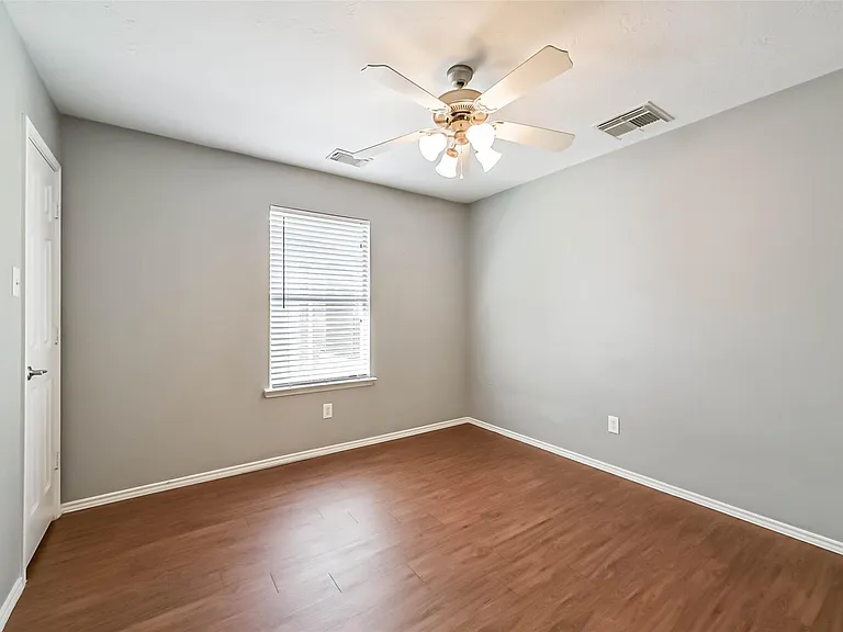 8726 Old Maple Ln — Photo 26