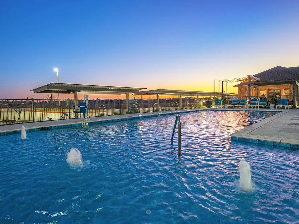 The Luxe at Las Colinas - Adult Active Living