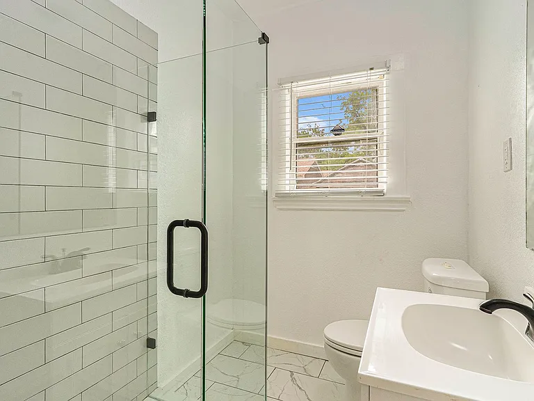 3233 Odessa Ave — Photo 21