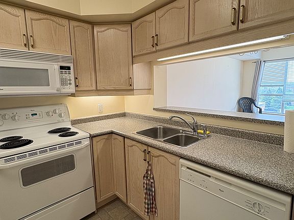 2nd image of 94 Dean Ave #403