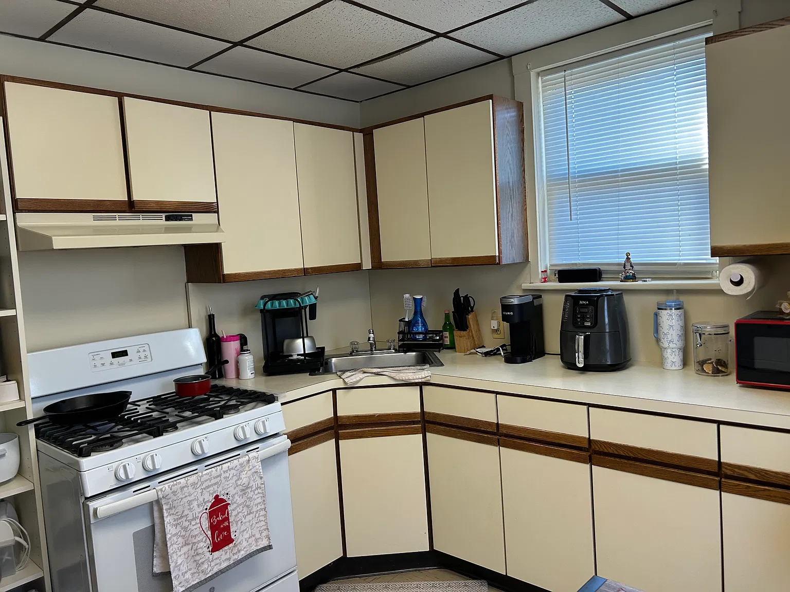 3 bed, 1300 sqft, $2,000 — Photo 2