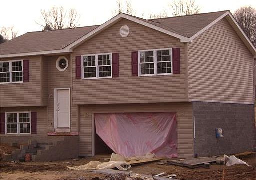 2nd image of LOT 8 Luzerine