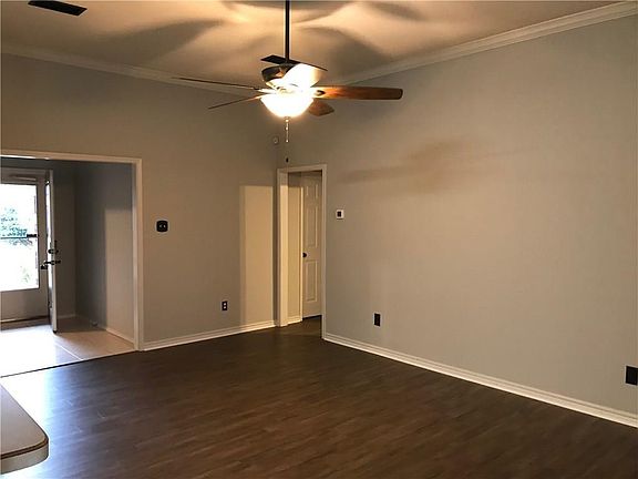 3rd image of 931 Rolling Meadows Dr
