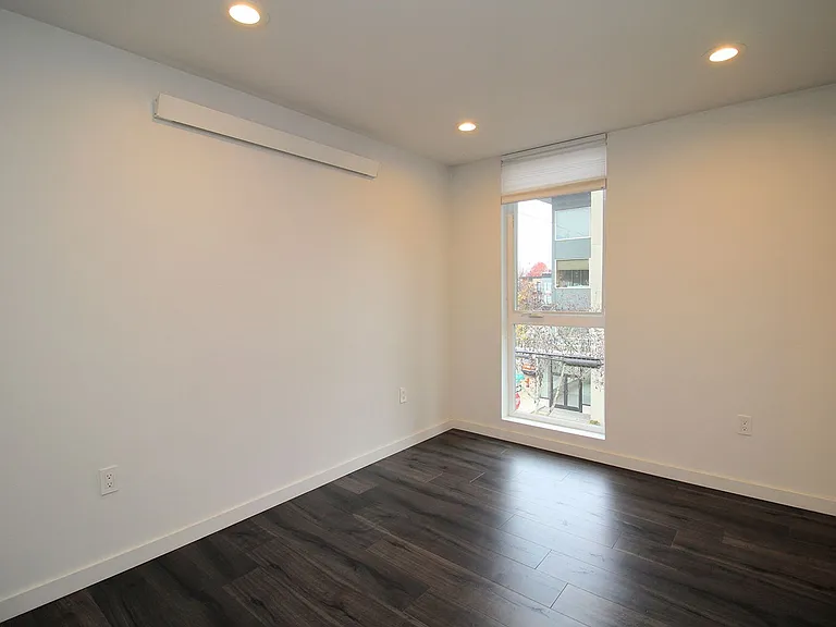 1480 N Jarrett St #303 — Photo 12