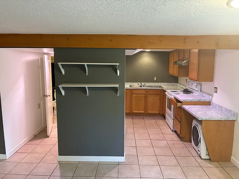 1342 S 6th St W — Photo 2