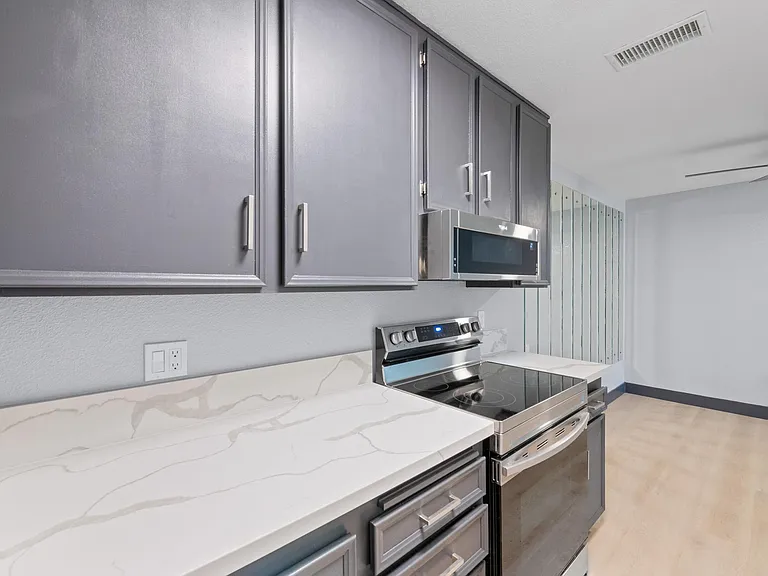 2822 N Auburn Ct #112 — Photo 7