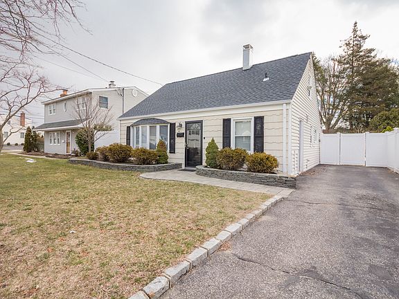 2nd image of 324 Stewart Ave