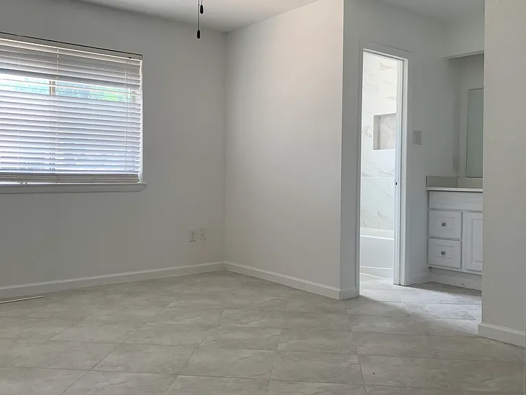 14910 Scotter Dr — Photo 5