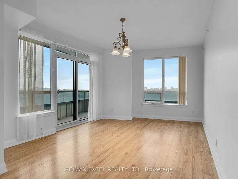 7161 Yonge St #625 — Photo 15