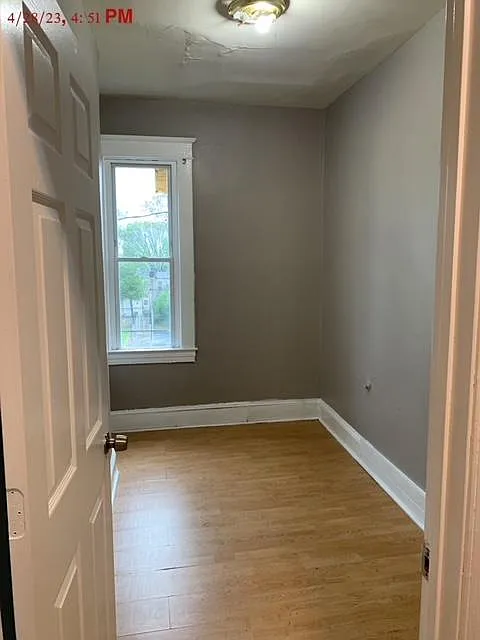 2627 E Biddle St — Photo 2