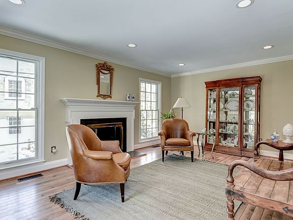 Living Room w/ Gas Fireplace
