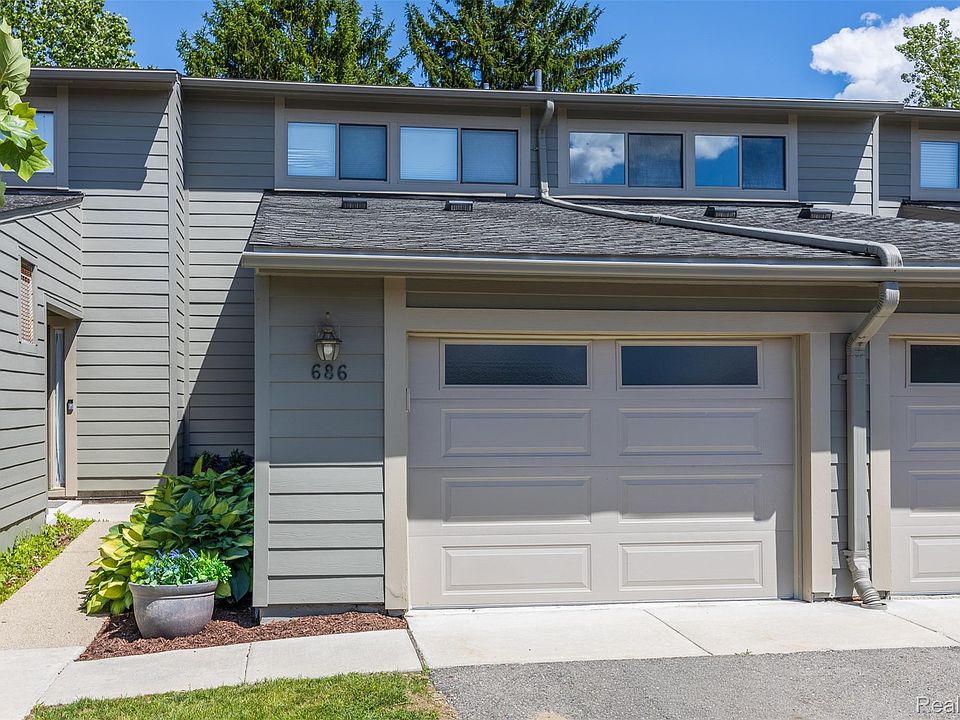 1st image of 686 Peninsula Ct