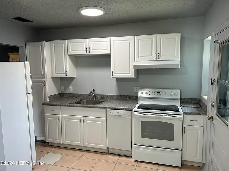 4323 Shirley Ave — Photo 10