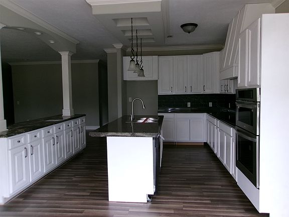 4th image of 810 Williams Rd