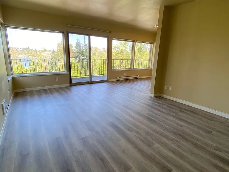 2400 Boyer Ave E — Photo 13