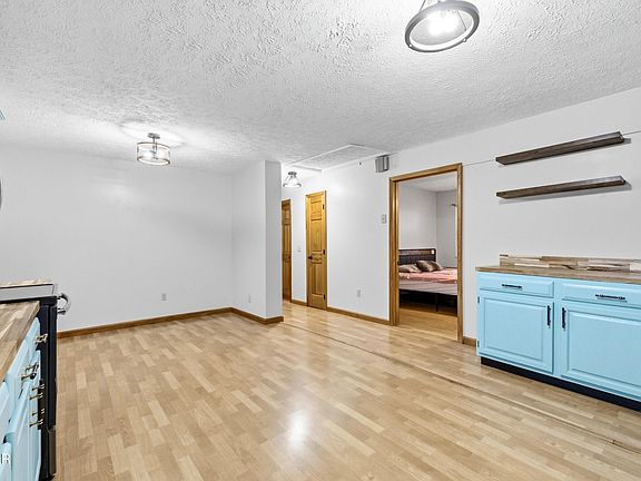 4th image of 111 Cedar Hills Rd
