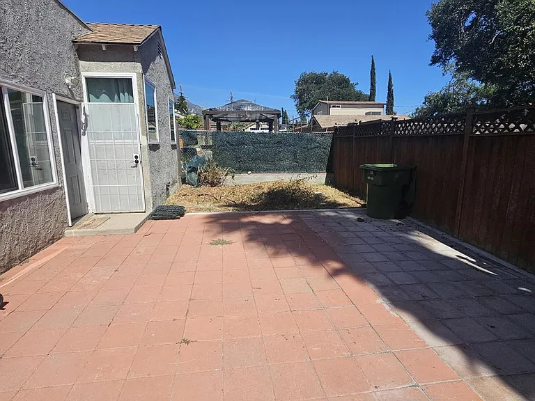 10003 Tujunga Canyon Blvd — Photo 20