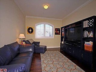 4th image of 2347 Fox Hills Dr #402