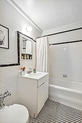 5th image of 433 W 34th St APT 5B