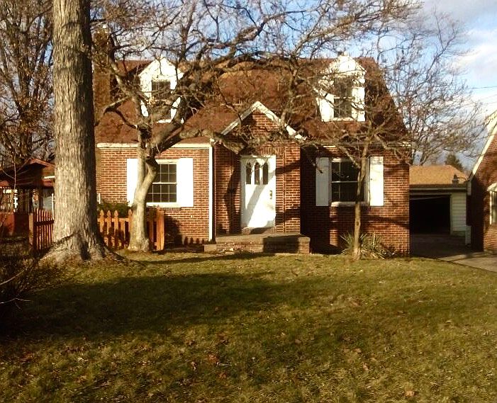 1st image of 740 E Lucius Ave