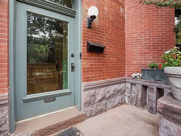 5th image of 922 E Capitol St NE