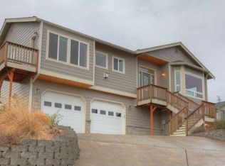 358 Hill Park Ct, Camano Island, WA 98282