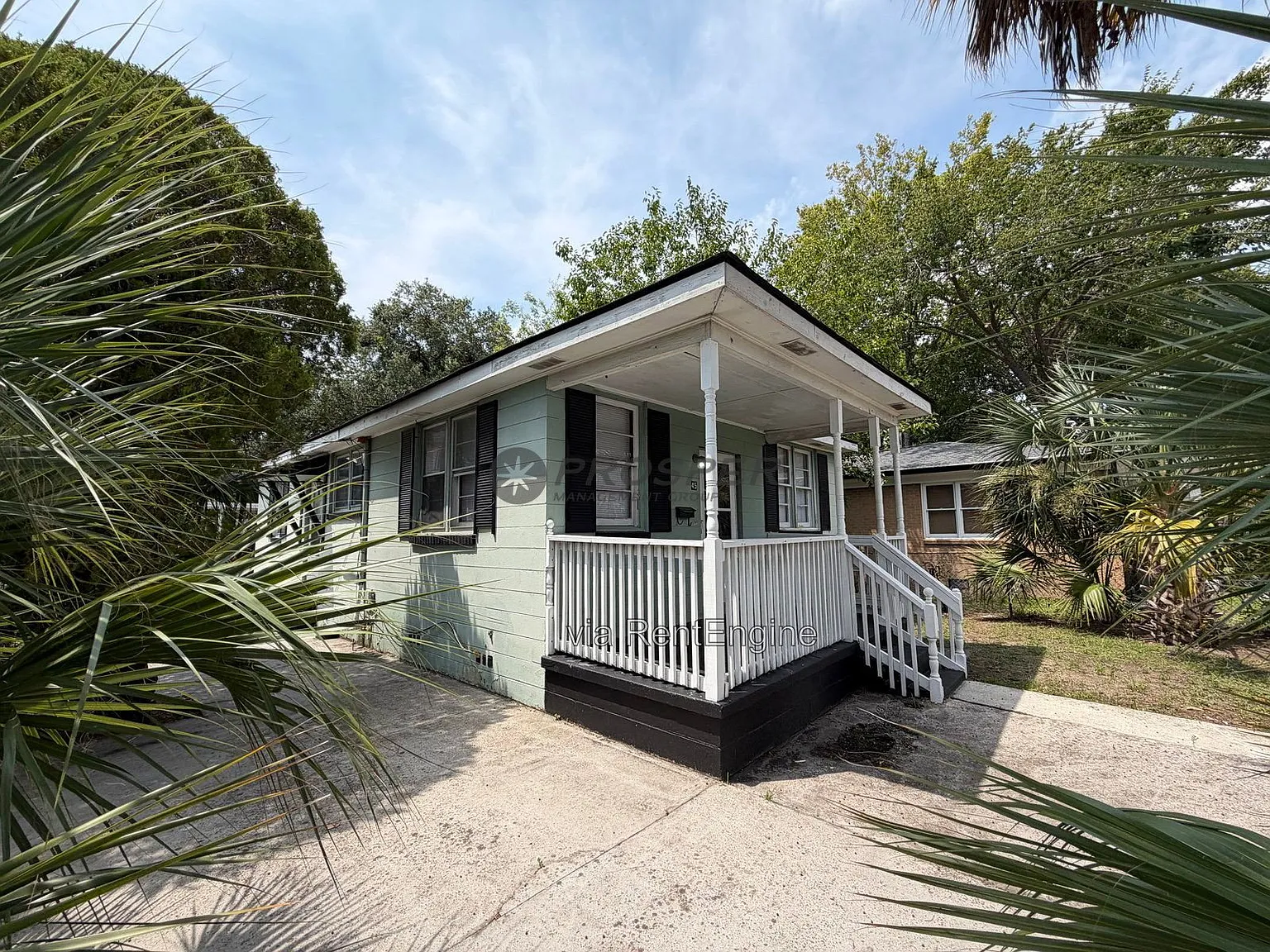 3 bed, 1.0 bath, 1100 sqft, $2,150 — Photo 2