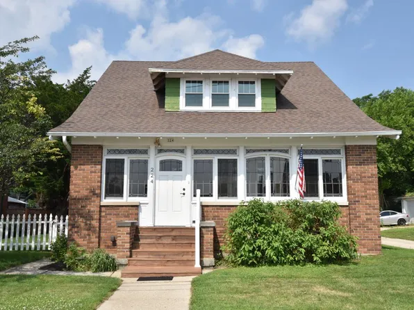 224 North 9th AVENUE, West Bend, WI 53095