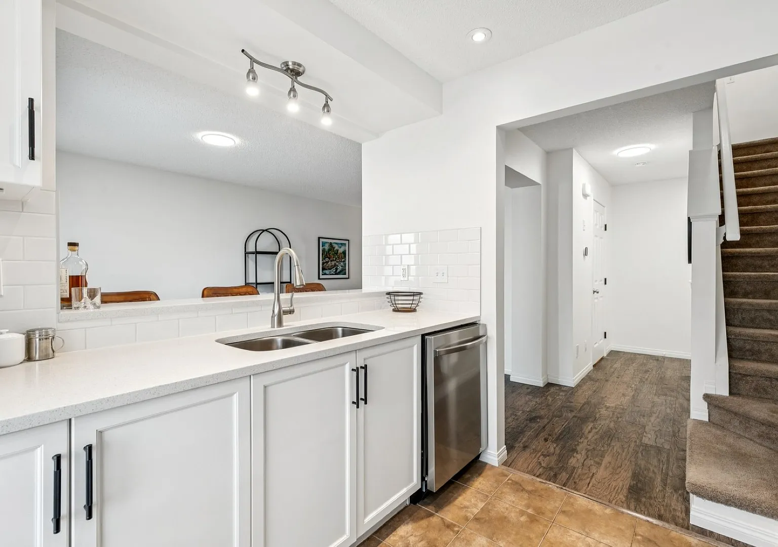 321 Windstone Gdns Sw — Photo 3