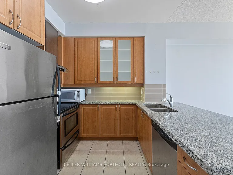 39 Upper Duke Cres #607 — Photo 4
