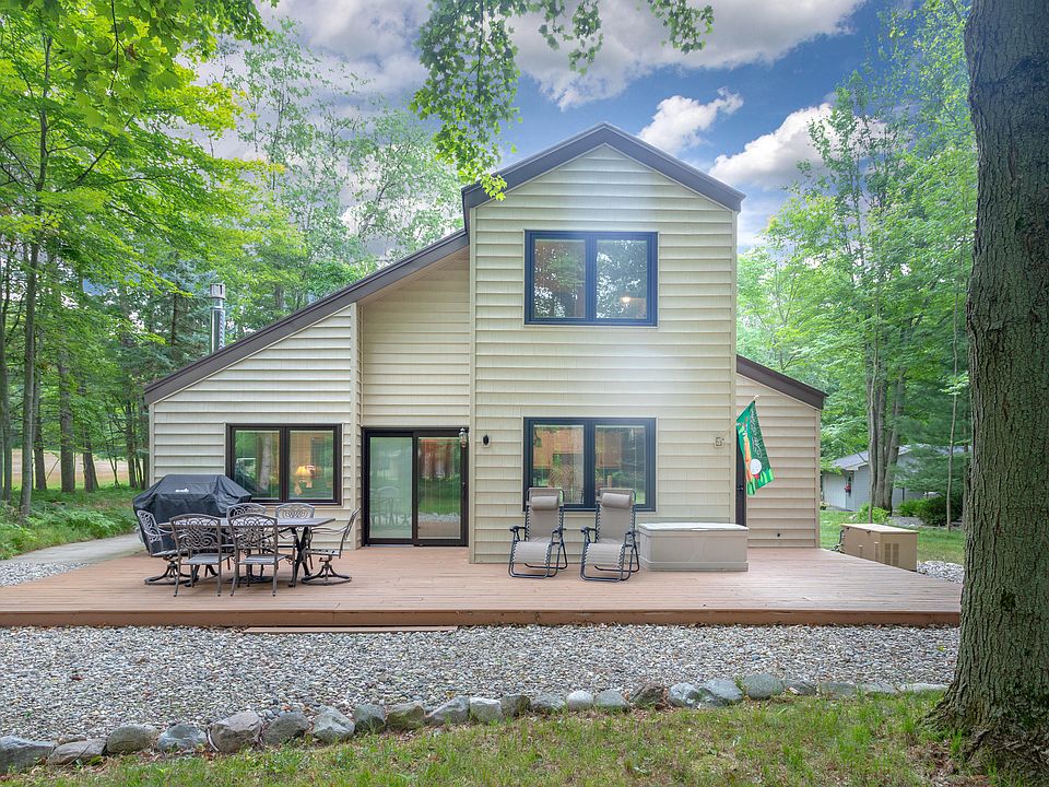1st image of 9890 Center Ln