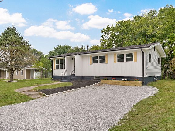 2nd image of 524 N College Avenue