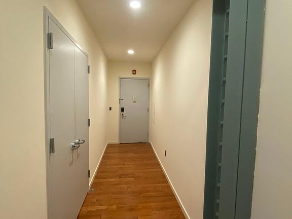 5th image of 224 Market St #403