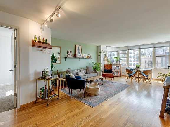 2nd image of 525 W Hawthorne Pl APT 1207