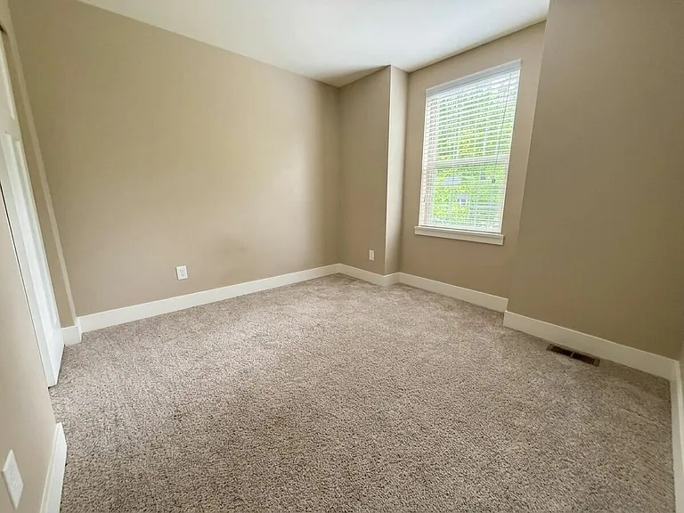 20611 SE 135th St — Photo 16