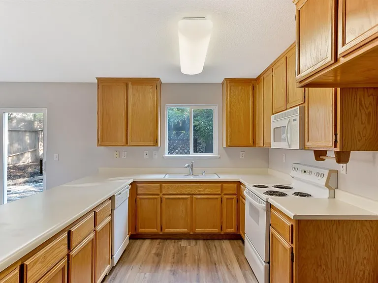 The view directly into the kitchen.
